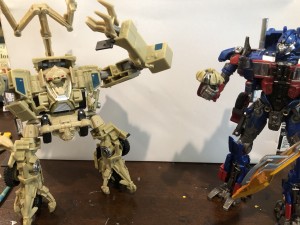 Transformers News: Image of Studio Series Bonecrusher Undocumented Decapitation Feature