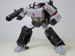 Transformers News: Images and Review for Transformers Earthrise Megatron