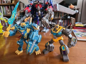 Transformers News: Deluxe Thunderhowl Found at Retail + Reviews of him and Maccadam