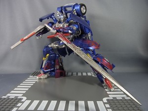 Transformers News: New Photots of Exclusive Temenos Sword