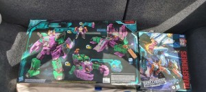 Transformers News: Loads of New Transformers Sightings in Canada with Doubledealer, Skylynx, Slitherfang and More