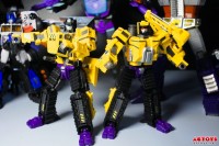 Transformers News: A Closer Look at MakeToys Excavator and Bulldozer