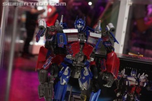 Transformers News: SDCC 2017 Preview Night: Transformers Movie Masterpiece MPM-4 Optimus Prime #HasbroSDCC