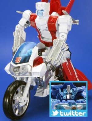 Transformers News: TakaraTomy Transformers Unite Warriors: Defensor & Groove Tweets