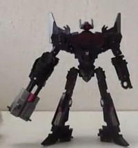 Transformers News: Transformers Generations: Fall of Cybertron Deluxe Shockwave Video Review