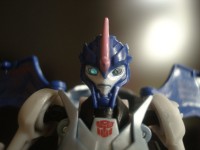Transformers News: In-Hand Images: Transformers Prime Beast Hunters Deluxe Arcee and Vertebreak