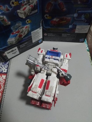 Transformers News: Transformers War for Cybertron Siege Ratchet Review With New Images