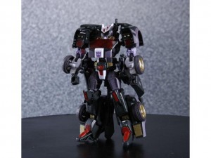 Transformers News: Ages Three and Up Product Updates - Mar 24, 2016 DX9 Hulkie, UT Buzzing, Fans Toys Sever Colors, Fans Toys Quakewave Clear, MP29 Shockwave, Transformers Legends Deadlock and more...