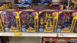 Transformers News: New Cyberverse Transformers Sightings in US with 2020 Deluxes, Ultra Class and Warrior Figures