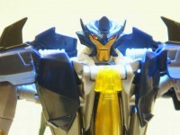 Transformers News: In-Hand Images: Transformers Prime Voyager Dreadwing