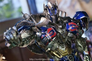 Transformers News: In-Hand Photos of Comicave AoE Optimus Prime