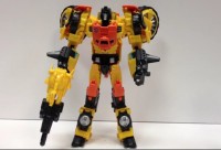 Transformers News: Video Review: Generations Voyager Sandstorm