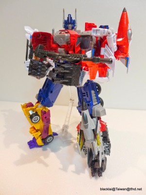Transformers News: In-Hand Images - Transformers Generations Combiner Wars Optimus Prime, Including Ultra Prime