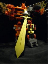 Transformers News: In-Hand Images of CrazyDevy Predaking Giant Sonic Sword