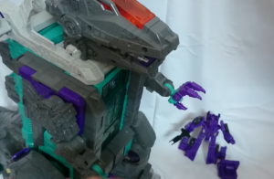 Transformers News: Quick In-Hand Video of Transformers Titan Class Trypticon / Legends LG43 Dinosaurer