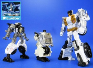 Transformers News: TakaraTomy Transformers Unite Warriors: TFyuki Gets His Groove On, & Superion Video