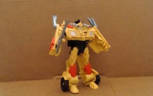 Transformers News: Video Review: Simplified Deluxe Beast Hunters Bumblebee
