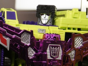 Transformers News: More pics of Retail and SDCC Devastator plus Combiner Hunters