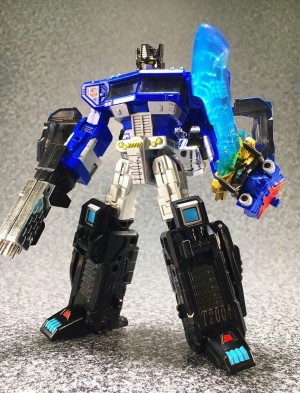 Transformers News: More Images of e-HOBBY Magna Convoy Exclusive