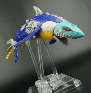 Transformers News: New Gallery: Transformers Generations Voyager Sky-Byte and Club Scourge Gallery Update