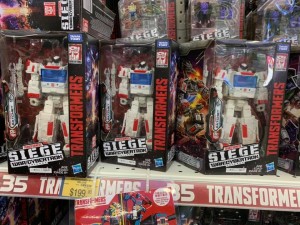 Transformers News: Transformers War for Cybertron Siege Deluxe Class Ratchet Found in Hong Kong Toys R Us