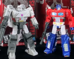 Transformers News: First Unboxing Videos for Siege 35th Anniversary Line Land Online