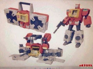 Transformers News: Rumour: First Image of Titan Wars Blaster, Including Base Mode