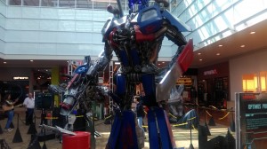 Transformers News: Images and Videos from Transformers: The Last Knight Animatronics Exhibition in Brazil