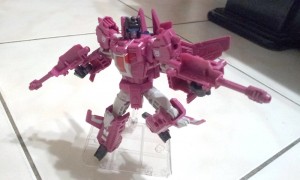 Transformers News: In-Hand Images of Transformers Titans Return Misfire and Aimless