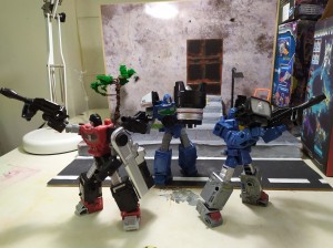 Transformers News: New Transformers War for Cybertron Siege Refraktor Reconnaissance Team In Hand Images
