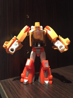 Transformers News: In-Hand - Transformers Titans Return Legends class Wheelie