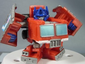 Transformers News: TakaraTomy Q Transformers: QT-19 Optimus Prime and QT-20 Megatron In Hand