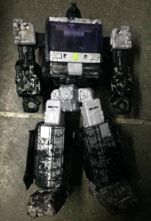 Transformers News: First Look At Upcoming Netflix Deluxe Cheetor and Ironhide Redecos