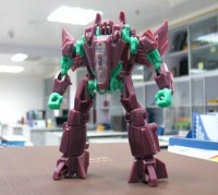 Transformers News: Transformers Generations: Fall of Cybertron Deluxe Class Starscream and Kickback Test Shots