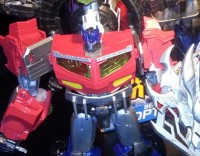 Transformers News: Toy Fair 2013: Transformers "Beast Hunters" Supreme Figures