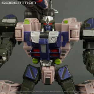 Transformers News: 30% off Transformers Toys at the Seibertron Store plus BotCon 2006 Megatron auction