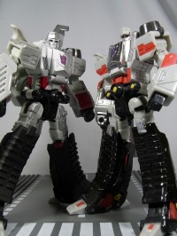 Transformers News: New Images of Transformers United Voyager Megatron