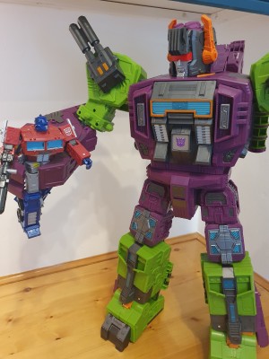 Transformers News: In-hand Gallery and Thoughts Of Transformers Earthrise Titan Class Scorponok