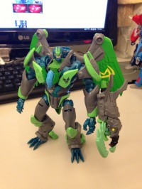Transformers News: Transformers Prime Beast Hunters Voyager Grimwing In-Hand Images