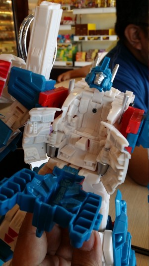 Transformers News: Video Review - Transformers Generations Combiner Wars Leader Ultra Magnus