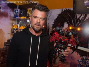 Transformers News: Transformers: The Last Knight Wahlberg and Duhamel Interviewed at #HasbroToyFair #TFNY