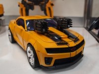 Transformers News: New Images of Transformers Masterpiece Movie MPM-01 Starscream & MPM-02 Bumblebee