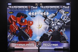 Transformers News: First Look at Packaging of Cloud Optimus Prime and Megatron