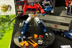 Transformers News: First Images of Box and Card for Masterpiece MP-44 Optimus Prime 3.0