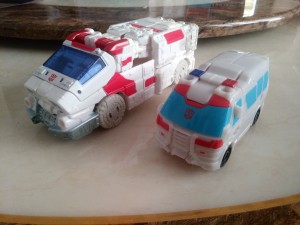 Transformers News: Pictorial and Video review for Cyberverse Spark Armor Ratchet