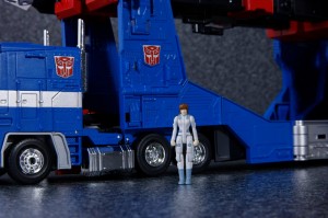 Transformers News: New Images of TakaraTomy Transformers Masterpiece MP-31 Delta Magnus with Marissa Faireborn