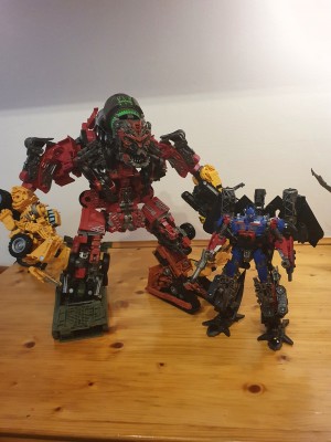 Transformers News: More Comparisons of Studio Series Devastator and Overload