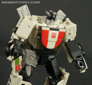 Transformers News: New Gallery: Deluxe WHEELJACK from Transformers War for Cybertron Earthrise