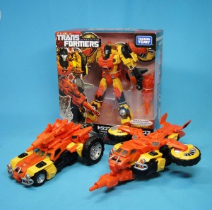 Transformers News: In Hand And Packaged Images Of TakaraTomy Generations Sandstorm