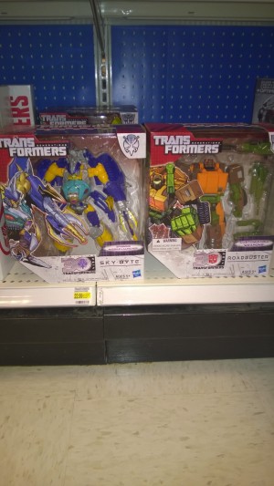 Transformers News: Transformers Generations Voyager Sky-Byte and Roadbuster Sighted at US Retail